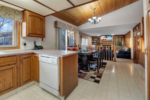48 Castleglen Court Ne, Calgary, AB - Indoor Photo Showing Kitchen