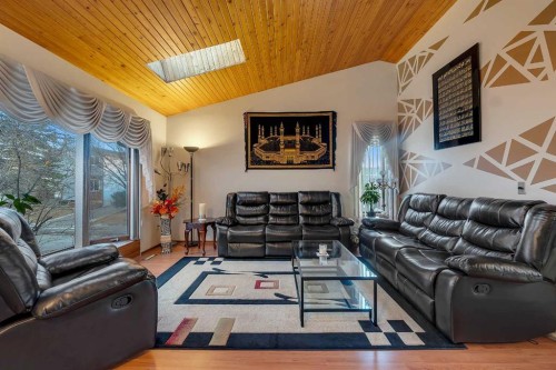 48 Castleglen Court Ne, Calgary, AB - Indoor Photo Showing Living Room