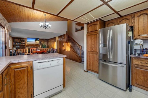 48 Castleglen Court Ne, Calgary, AB - Indoor Photo Showing Kitchen