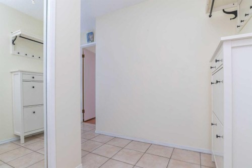 523-860 Midridge Drive Se, Calgary, AB - Indoor Photo Showing Other Room
