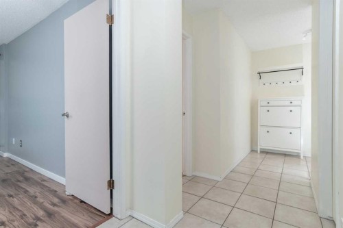 523-860 Midridge Drive Se, Calgary, AB - Indoor Photo Showing Other Room
