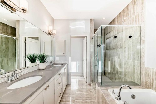 743 Shawnee Drive Sw, Calgary, AB - Indoor Photo Showing Bathroom