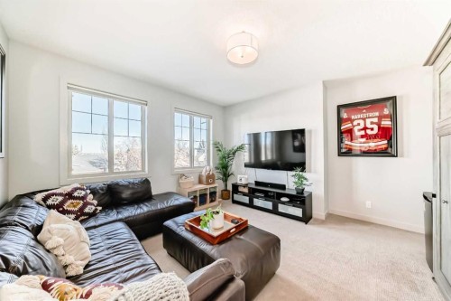 743 Shawnee Drive Sw, Calgary, AB - Indoor Photo Showing Living Room