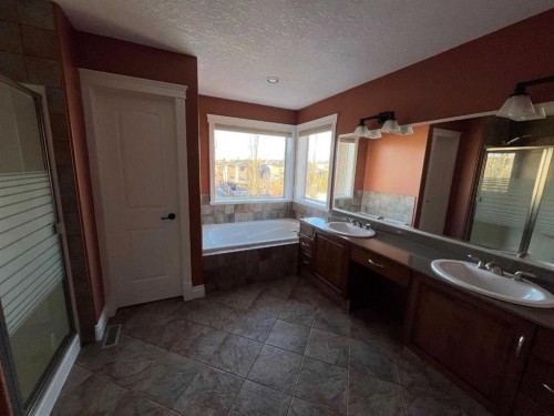 75 Royal Abbey Rise Nw, Calgary, AB - Indoor Photo Showing Bathroom