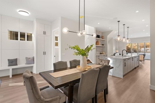 2528 7 Avenue Nw, Calgary, AB - Indoor Photo Showing Dining Room