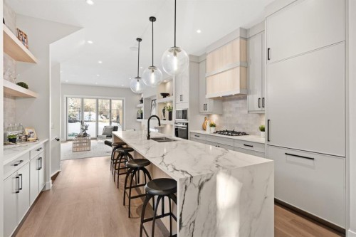 2528 7 Avenue Nw, Calgary, AB - Indoor Photo Showing Kitchen With Upgraded Kitchen