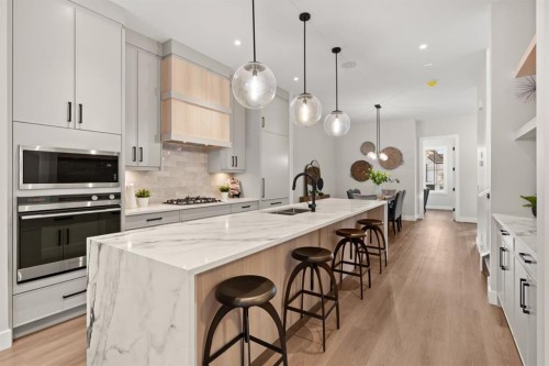 2528 7 Avenue Nw, Calgary, AB - Indoor Photo Showing Kitchen With Upgraded Kitchen
