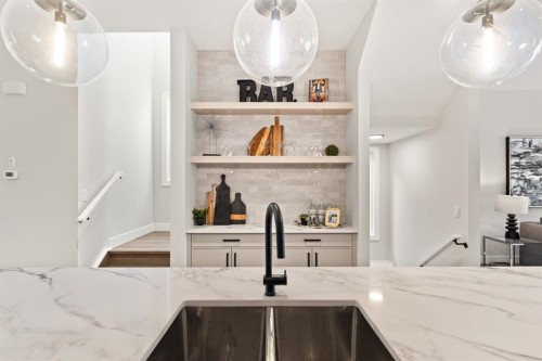 2528 7 Avenue Nw, Calgary, AB - Indoor Photo Showing Kitchen