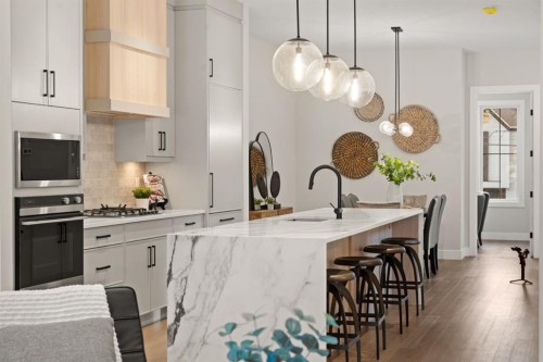 2528 7 Avenue Nw, Calgary, AB - Indoor Photo Showing Other Room