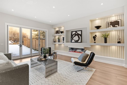 2528 7 Avenue Nw, Calgary, AB - Indoor Photo Showing Living Room