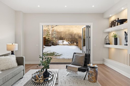 2528 7 Avenue Nw, Calgary, AB - Indoor Photo Showing Living Room