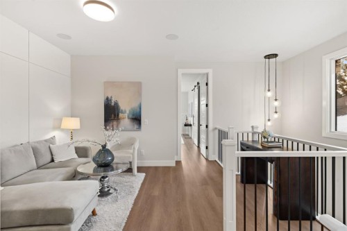 2528 7 Avenue Nw, Calgary, AB - Indoor Photo Showing Living Room