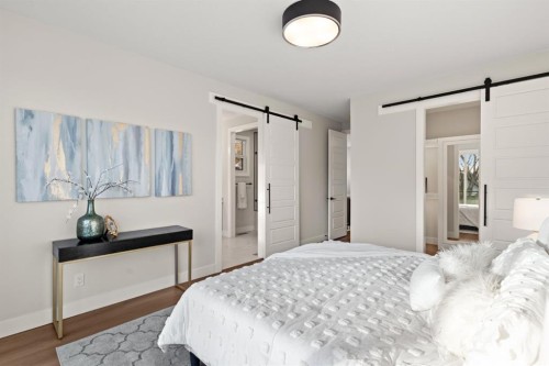 2528 7 Avenue Nw, Calgary, AB - Indoor Photo Showing Bedroom