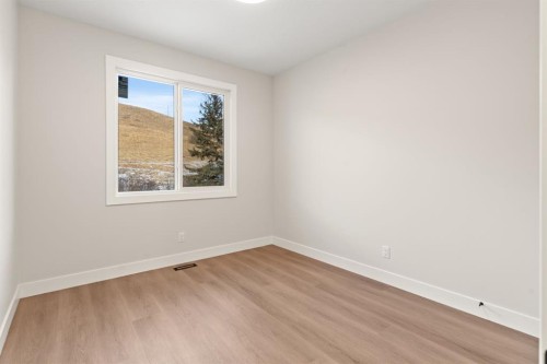 2528 7 Avenue Nw, Calgary, AB - Indoor Photo Showing Other Room