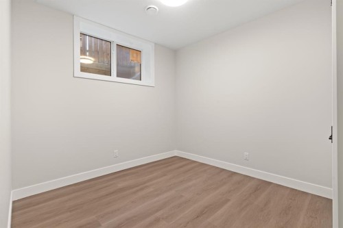 2528 7 Avenue Nw, Calgary, AB - Indoor Photo Showing Other Room