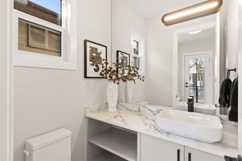 2528 7 Avenue Nw, Calgary, AB - Indoor