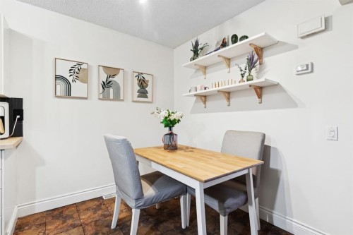 3-5315 53 Avenue Nw, Calgary, AB - Indoor Photo Showing Dining Room