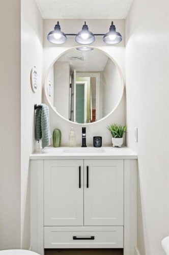 3-5315 53 Avenue Nw, Calgary, AB - Indoor Photo Showing Bathroom