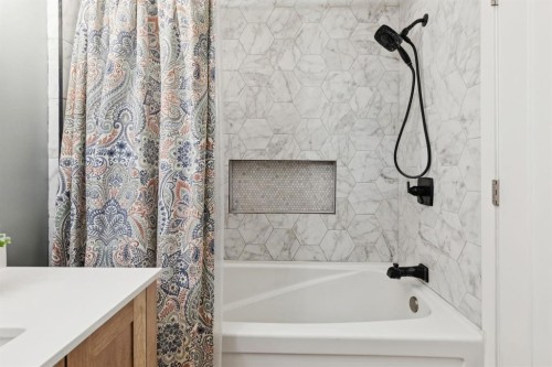 3-5315 53 Avenue Nw, Calgary, AB - Indoor Photo Showing Bathroom