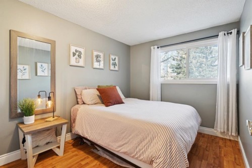 3-5315 53 Avenue Nw, Calgary, AB - Indoor Photo Showing Bedroom