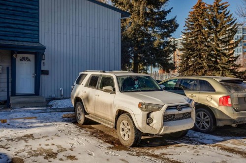 3-5315 53 Avenue Nw, Calgary, AB - Outdoor