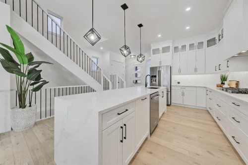 911 22 Avenue Nw, Calgary, AB - Indoor Photo Showing Kitchen With Upgraded Kitchen