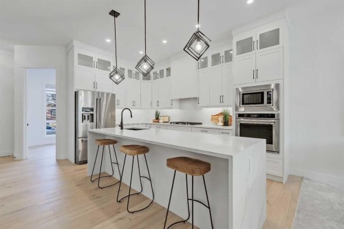 911 22 Avenue Nw, Calgary, AB - Indoor Photo Showing Kitchen With Upgraded Kitchen