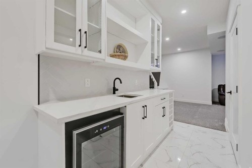 911 22 Avenue Nw, Calgary, AB - Indoor Photo Showing Other Room