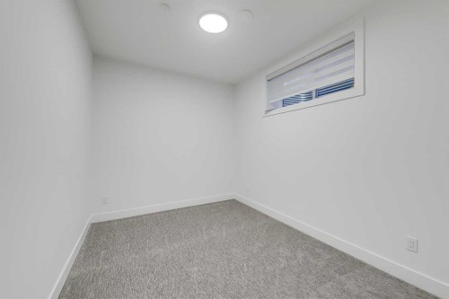 911 22 Avenue Nw, Calgary, AB - Indoor Photo Showing Other Room