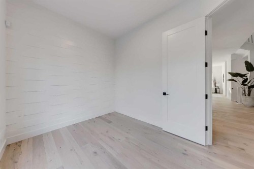 911 22 Avenue Nw, Calgary, AB - Indoor Photo Showing Other Room