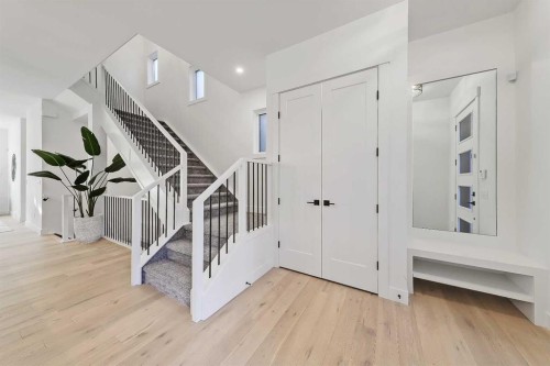 911 22 Avenue Nw, Calgary, AB - Indoor Photo Showing Other Room