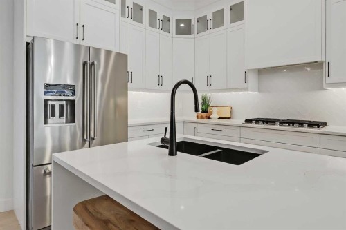 911 22 Avenue Nw, Calgary, AB - Indoor Photo Showing Kitchen With Double Sink With Upgraded Kitchen
