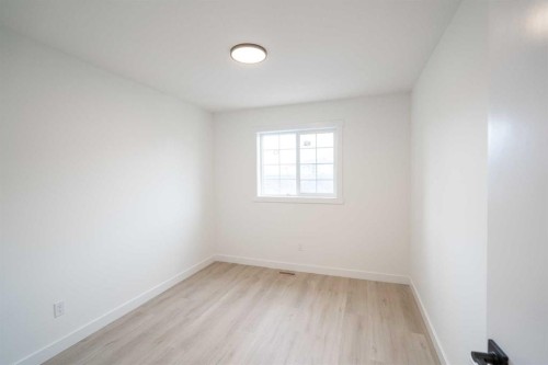 90 Baysprings Terrace Sw, Airdrie, AB - Indoor Photo Showing Other Room