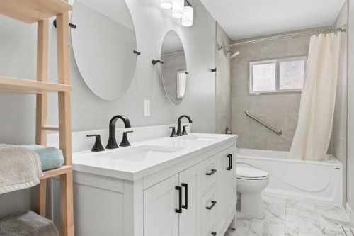 321 Haddon Road Sw, Calgary, AB - Indoor Photo Showing Bathroom