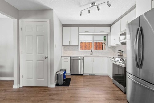 321 Haddon Road Sw, Calgary, AB - Indoor Photo Showing Kitchen