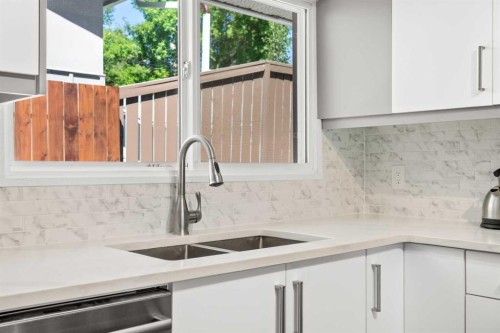 321 Haddon Road Sw, Calgary, AB - Indoor Photo Showing Kitchen With Double Sink With Upgraded Kitchen