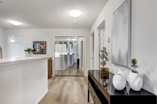 203-2144 Paliswood Road Sw, Calgary, AB - Indoor Photo Showing Other Room