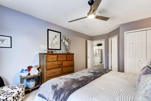203-2144 Paliswood Road Sw, Calgary, AB - Indoor Photo Showing Bedroom