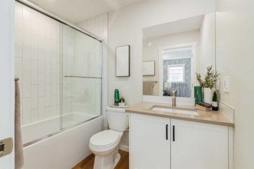 154 Bartlett Crescent Se, Calgary, AB - Indoor Photo Showing Bathroom