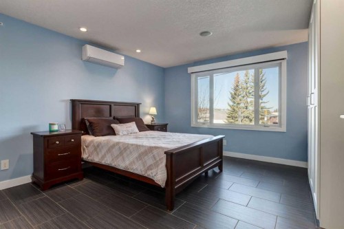 5001 30 Avenue Sw, Calgary, AB - Indoor Photo Showing Bedroom