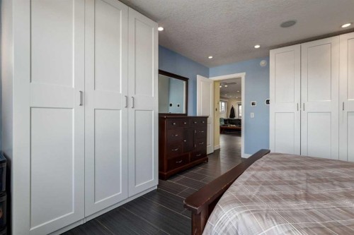 5001 30 Avenue Sw, Calgary, AB - Indoor Photo Showing Bedroom