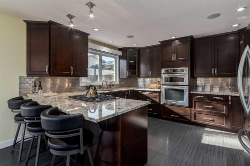 5001 30 Avenue Sw, Calgary, AB - Indoor Photo Showing Kitchen With Stainless Steel Kitchen With Upgraded Kitchen