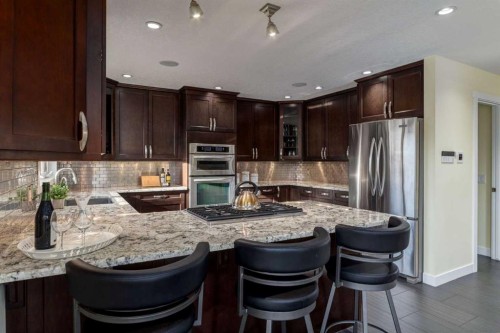 5001 30 Avenue Sw, Calgary, AB - Indoor Photo Showing Kitchen With Stainless Steel Kitchen With Upgraded Kitchen