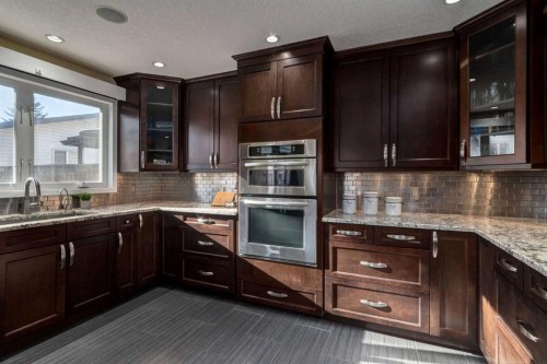 5001 30 Avenue Sw, Calgary, AB - Indoor Photo Showing Kitchen With Upgraded Kitchen