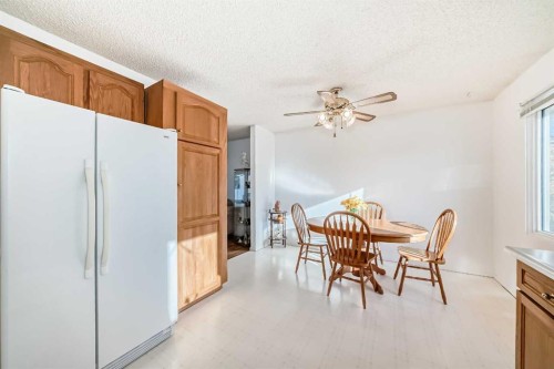 2205 80 Avenue Se, Calgary, AB - Indoor Photo Showing Dining Room