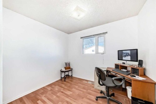 2205 80 Avenue Se, Calgary, AB - Indoor Photo Showing Office