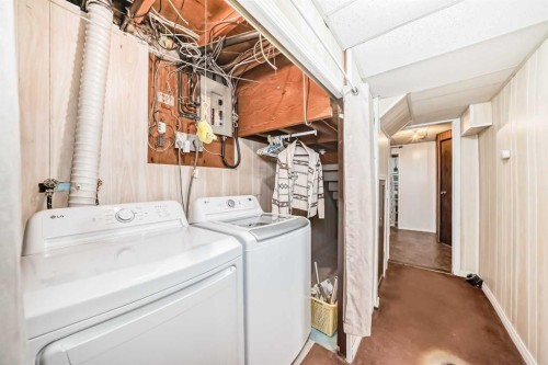 2205 80 Avenue Se, Calgary, AB - Indoor Photo Showing Laundry Room