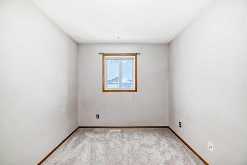 152 Saddlecreek Terrace Ne, Calgary, AB - Indoor Photo Showing Other Room