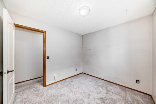 152 Saddlecreek Terrace Ne, Calgary, AB - Indoor Photo Showing Other Room