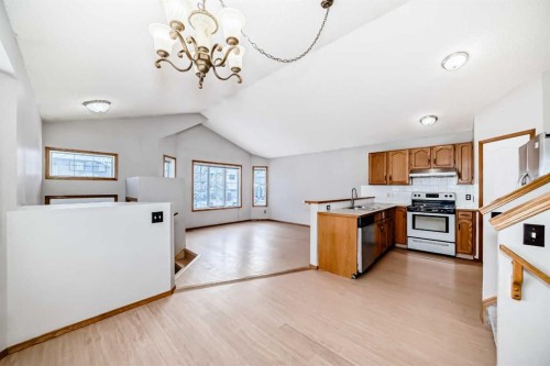 152 Saddlecreek Terrace Ne, Calgary, AB - Indoor Photo Showing Kitchen
